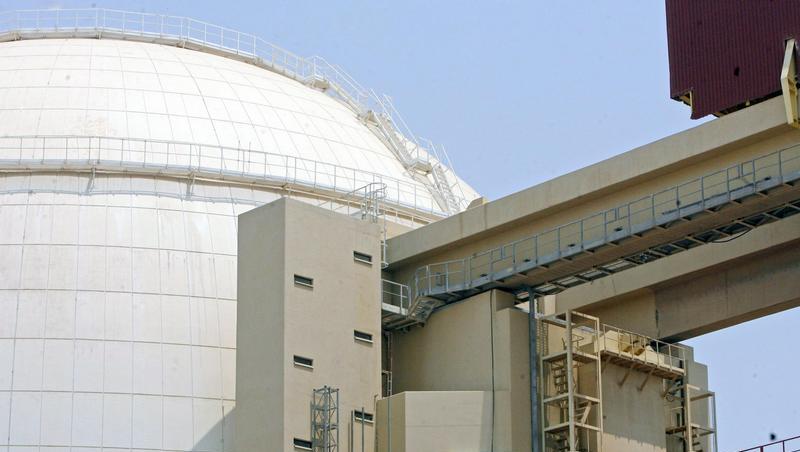 Der Iran nahm das Kernkraftwerk in der Hafenstadt Buschehr mitten im Dauerstreit um sein Atomprogramm feierlich in Betrieb. Der Iran nahm das Kernkraftwerk in der Hafenstadt Buschehr mitten im Dauerstreit um sein Atomprogramm feierlich in Betrieb.