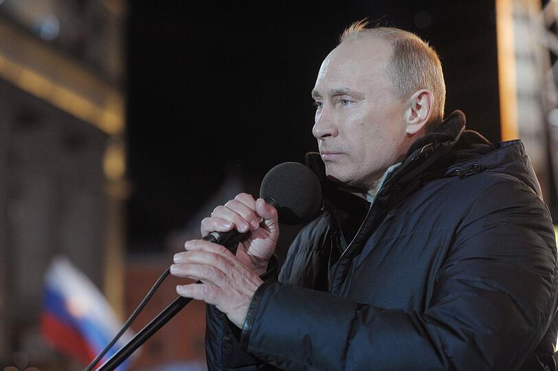 Nach vier Jahren Zwangspause ist Wladimir Putin wieder dort, wo er sich am wohlsten fühlt: Auf dem Gipfel der Macht.