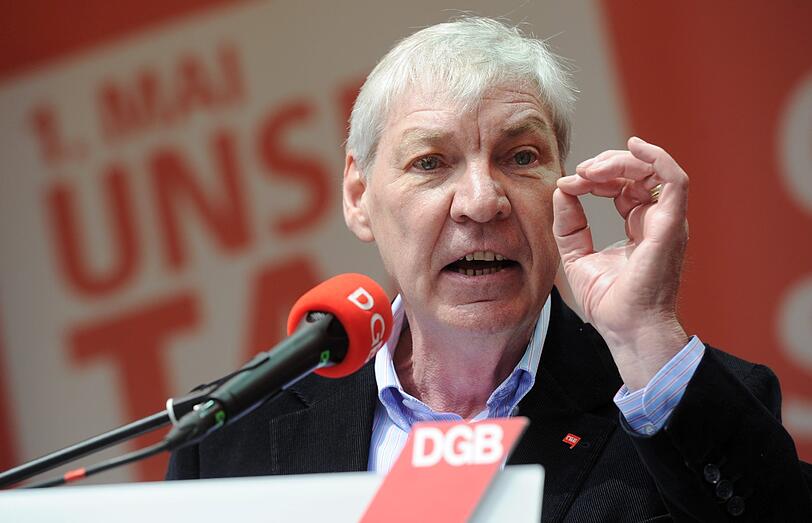 Der DGB-Vorsitzende Michael Sommer spricht auf dem Marienplatz bei der zentralen Kundgebung des DGB.