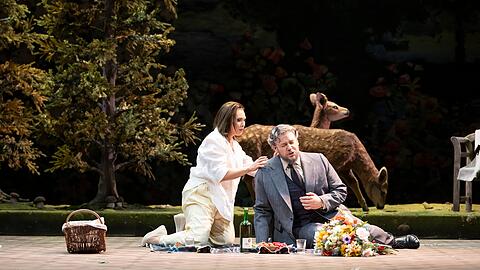 Jennifer O&rsquo;Loughlin (Violetta Val&eacute;ry) und Matija Meić (Giorgio Germont).