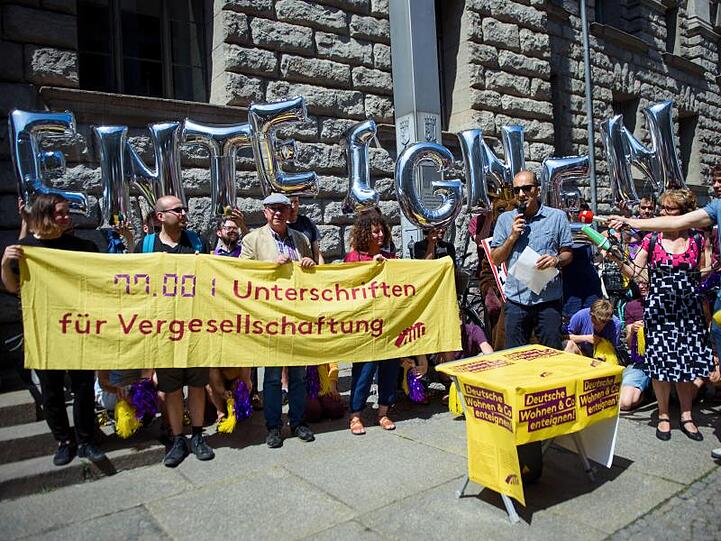 Die Initiative "Deutsche Wohnen und Co enteignen" strebt die Vergesellschaftung von Wohnungsunternehmen mit mehr als 3000 Wohnungen in Berlin an.