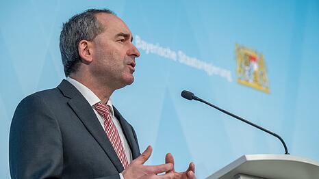 Hubert Aiwanger (Freie Wähler), bayerischer Staatsminister für Wirtschaft, spricht.