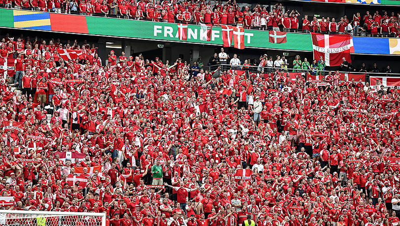 Vergangene Woche unterstützten die dänischen Fans ihre Nationalmannschaft in Frankfurt, nun sind Tausende nach München gekommen.