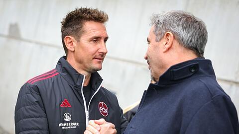 Als Edelfan wünscht Bayerns Ministerpräsident Markus Söder (rechts) den Nürnbergern von Coach Miroslav Klose viel Erfolg.