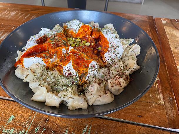 Diese handgemachten Manti sind die Definition des Begriffes "Soulfood".