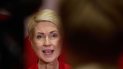 Wenn es nach der SPD in Mecklenburg-Vorpommern gehe, k&ouml;nne es schon am Montag mit den Koalitionsverhandlungen losgehen, sagte Ministerpr&auml;sidentin Manuela Schwesig.