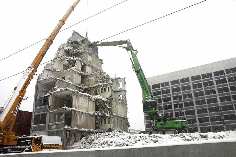 Das "Holiday Inn" wird abgerissen. Die Bilder von der Baustelle