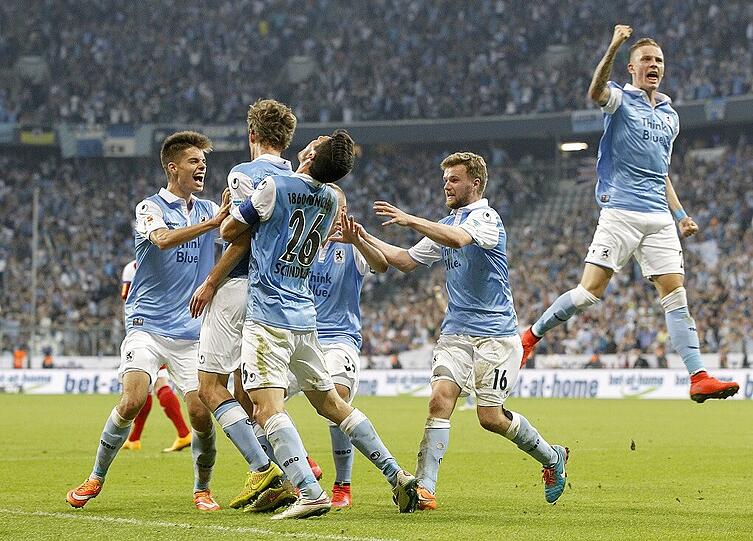 Sensationelle Löwen-Rettung in letzter Sekunde: Am 2. Juni schoss Abwehrspieler Kai Bülow den 2:1-Siegtreffer gegen Holstein Kiel nach 0:0 im Hinspiel und 0:1-Rückstand in der Allianz Arena. Daniel Adlung hatte kurz zuvor ausgeglichen. Bülow sicherte sich mit dem Abstauber nicht nur den Klassenerhalt, sondern auch einen Platz in den 1860-Geschichtsbüchern - als großer Löwen-Retter.
