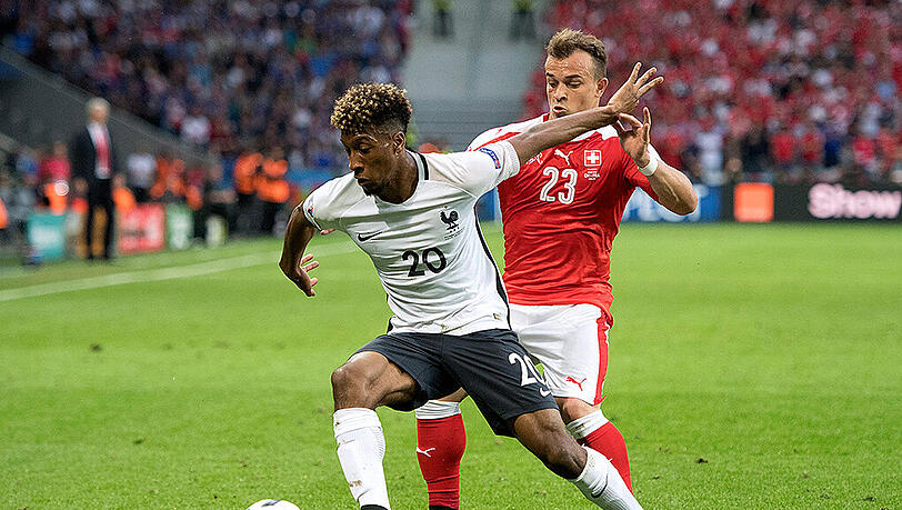 Kingsley Coman (l.) fühlt sich in der Nationalmannschaft wohl. Auch weil er von Trainer Didier Deschamps mehr Freiheiten als beim FC Bayern bekommt. Kingsley Coman (l.) fühlt sich in der Nationalmannschaft wohl. Auch weil er von Trainer Didier Deschamps mehr Freiheiten als beim FC Bayern bekommt.