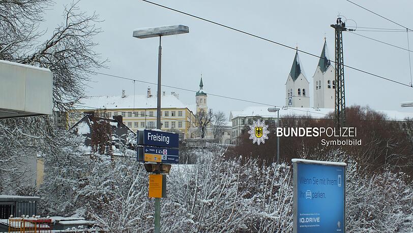 Am Bahnhof Freising konnten die Männer festgenommen werden. (Symbolbild) Am Bahnhof Freising konnten die Männer festgenommen werden. (Symbolbild)