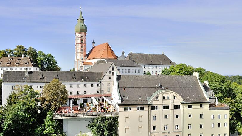 Der Biergarten auf dem "Heiligen Berg" vor dem Kloster Andechs.