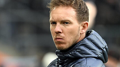 Bayerns Trainer Julian Nagelsmann steht vor dem Spiel an der Seitenlinie. Er musste Thomas Müller früh auswechseln.