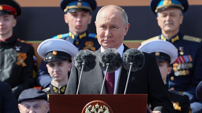 Der russische Präsident Wladimir Putin hält eine Rede am Jahrestag des sowjetischen Sieges über Nazi-Deutschland.
