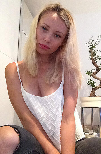 Die gebürtige Russin Ekaterina ist 25 Jahre alt, 1,65m groß und wohnt seit 20 Jahren in München.