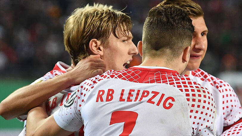 Emil Forsberg jubelt nach seinem Führungstreffer im Pokalspiel gegen Bayern. Am Samstag will er auch nach Spielende noch Grund zum Jubeln haben.