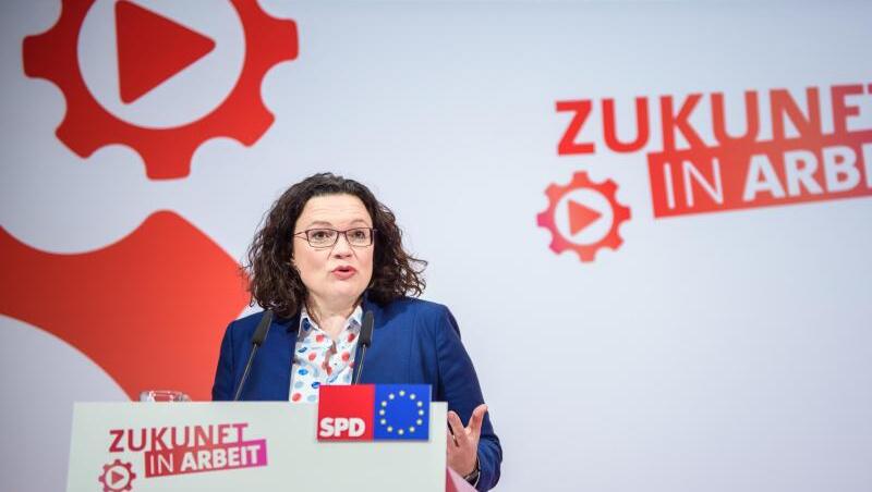 SPD-Chefin Andrea Nahles spricht nach der Klausurtagung der Parteispitze im Willy-Brandt-Haus in Berlin. SPD-Chefin Andrea Nahles spricht nach der Klausurtagung der Parteispitze im Willy-Brandt-Haus in Berlin.