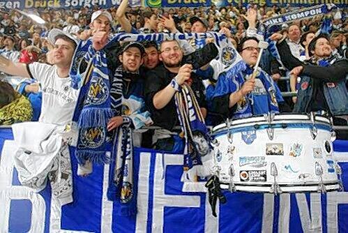 Über 2300 Fans kamen in der regulären Saison pro Spiel zum EHC, das sind über 330 mehr als in der Vorsaison.
