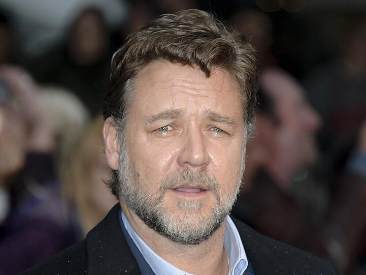 Russell Crowe versucht, sich die Gunst des Papstes zu ertwittern