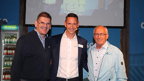 Vize-Präsident Heinz Schmidt, Geschäftsführer Marc-Nicolai Pfeifer und Vize-Präsident Hans Sitzberger (v.l.).