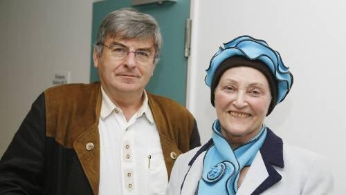 Sieben Jahre nach der Diagnose: Gudrun Hamisch (mit Ehemann Tassilo) gilt als geheilt. Sieben Jahre nach der Diagnose: Gudrun Hamisch (mit Ehemann Tassilo) gilt als geheilt.