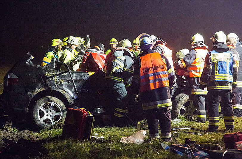 Schwerer Unfall bei Anger: BMW kracht gegen einen Baum - Bayern - Abendzeitung München