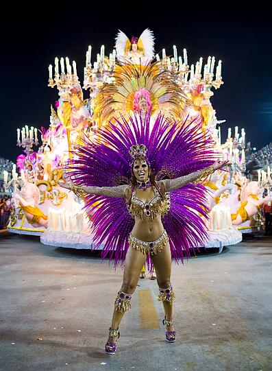 In Rio ging es in der Nacht zum Montag auf dem Straßenkarneval heiß her. Die brasilianischen Schönheiten zeigten zum Karneval-Höhepunkt viel nackte Haut und sexy Kurven.