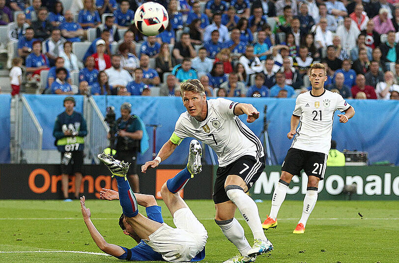 Bastian Schweinsteigers Kopfballtor gegen Italien wurde wegen eines vorangegangenen Foulspiels des DFB-Kapitäns nicht gegeben.