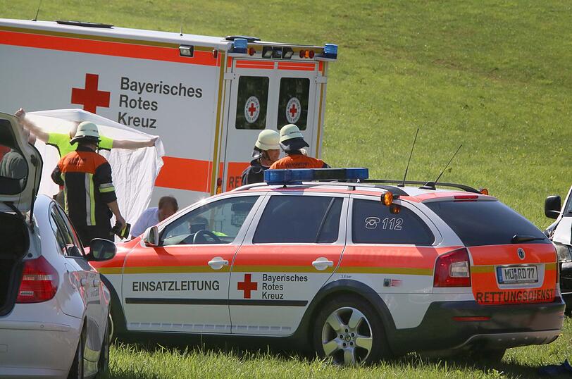 Ob der Motorradfahrer einen Führerschein für die Maschine besitze, sei Gegenstand weiterer Ermittlungen, so die Polizei.