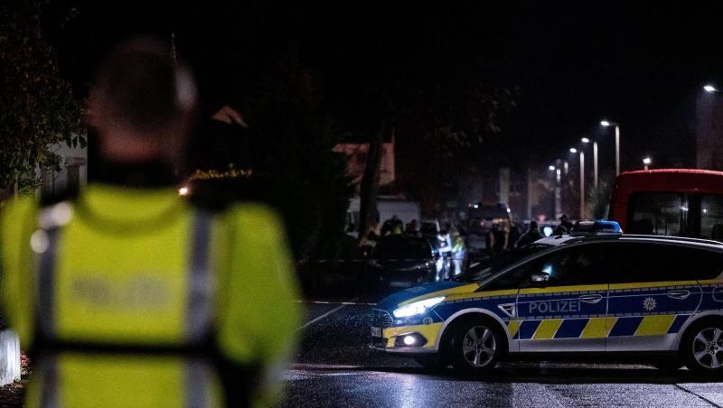 Nach Schüssen in Meckenheim sichern Polizisten den Tatort ab.