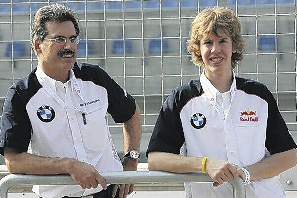 BMW-Motorsportchef Theissen (l.) und Vettel, als sie noch Lehrmeister und Azubi waren. Das Foto stammt aus dem Jahr 2005.