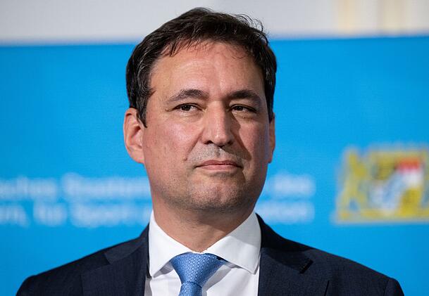 Nach Bekanntwerden des Justizskandals in Gablingen zeigt sich Bayerns Justizminister Georg Eisenreich (CSU) bereit, über mögliche Gesetzesreformen zu diskutieren.