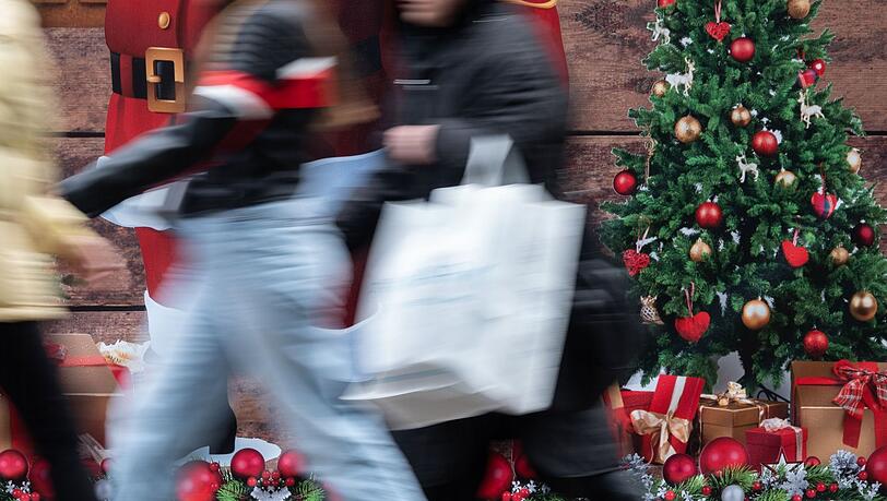 Für viele Einzelhändler gab es laut HDE einen anständigen Start in die heiße Phase des Weihnachtsgeschäfts. (Archivbild)
