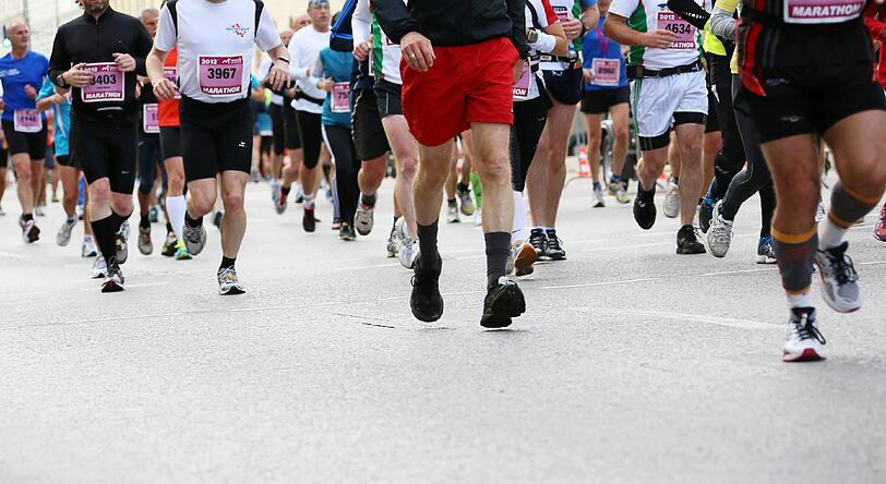 Bunte Kostüme, Kinder feuern ihre Eltern an, viel Schweiß und gute Laune: Die Bilder vom München Marathon 2012