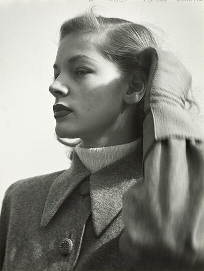 Die Schauspielerin Lauren Bacall in New York. Der Fotograf Hermann Landshoff hat das Bild im Jahr 1945 gemacht.