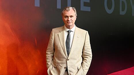Christopher Nolan beruft sich f&uuml;r die Entwicklung seines Films "Die Odyssee" auf die &Uuml;bersetzung der britischen Altphilologin Emily Wilson. Doch die zerrei&szlig;t das Werk nun.