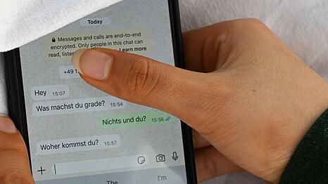 Beim Cybergrooming manipulieren T&auml;ter gezielt Kinder und Jugendliche (Archivbild).