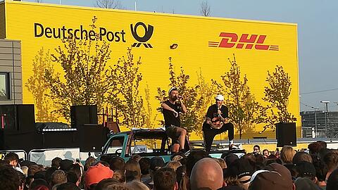 Marteria (l.) und Casper auf der Bühne.