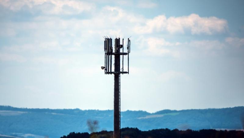 Ein Mobilfunkmast auf einer Anhöhe in Rheinland-Pfalz. Ein Mobilfunkmast auf einer Anhöhe in Rheinland-Pfalz.