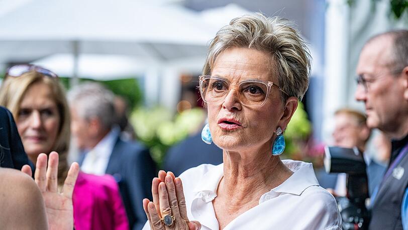 Gloria Fürstin von Thurn und Taxis mischte sich im Park von Schloss St. Emmeram unter die Gäste.