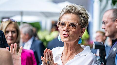 Gloria Fürstin von Thurn und Taxis mischte sich im Park von Schloss St. Emmeram unter die Gäste.