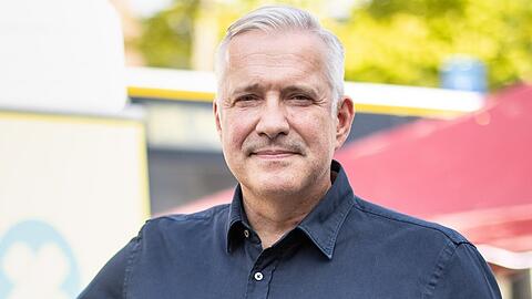 "Wenn du schlecht kochst, nimm viel Parfüm, dann wird es keiner schmecken", witzelt Star-Koch Alexander Herrmann.