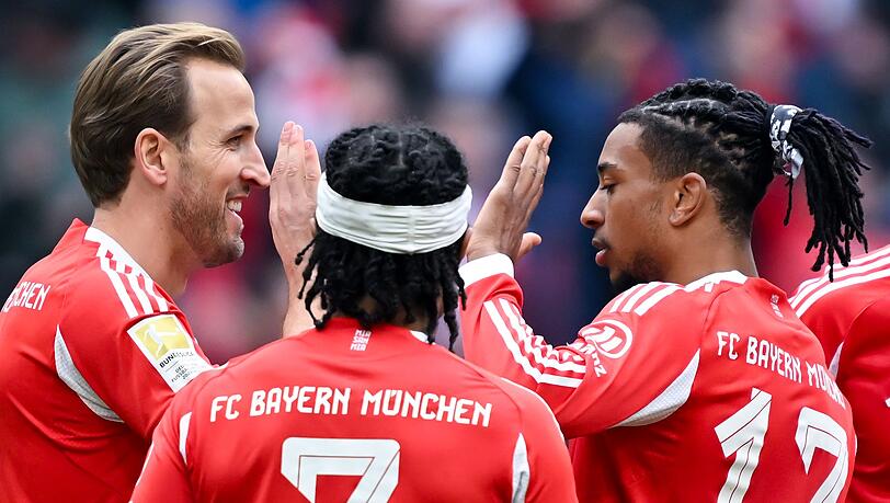Die Münchner Torschützen (v.l.) Harry Kane, Serge Gnabry und Michael Olise beim Jubel. Die Münchner Torschützen (v.l.) Harry Kane, Serge Gnabry und Michael Olise beim Jubel.