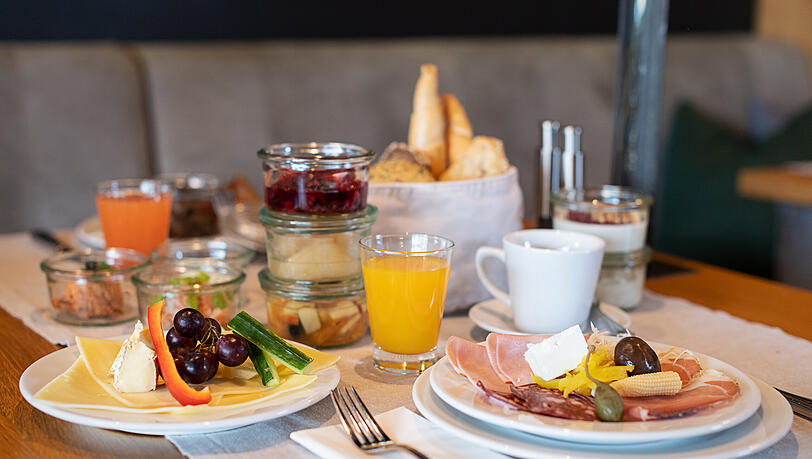 Es erwartet Sie ein reichhaltiges Fr&uuml;hst&uuml;cksbuffet bis 12 Uhr mittags.