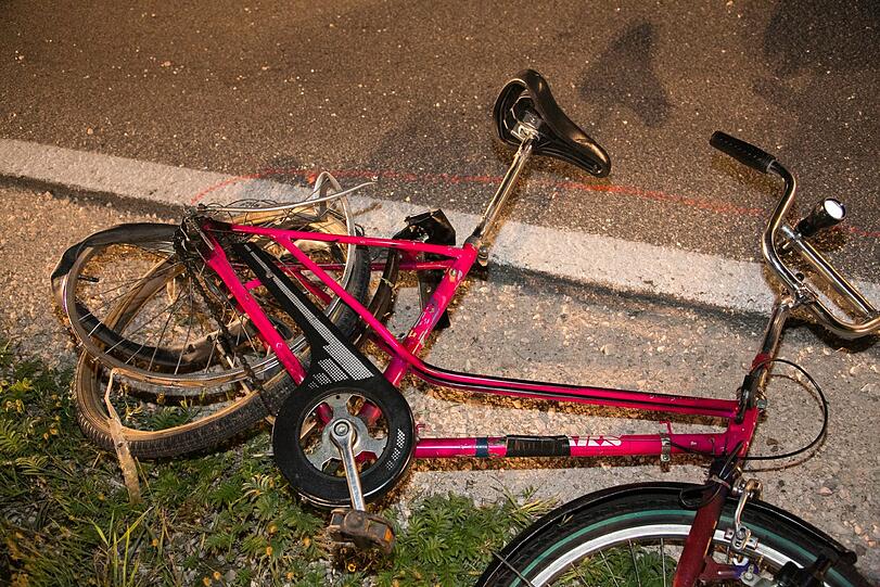 Tödlicher Unfall mit Fahrerflucht. Die Bilder vom Unfallort.