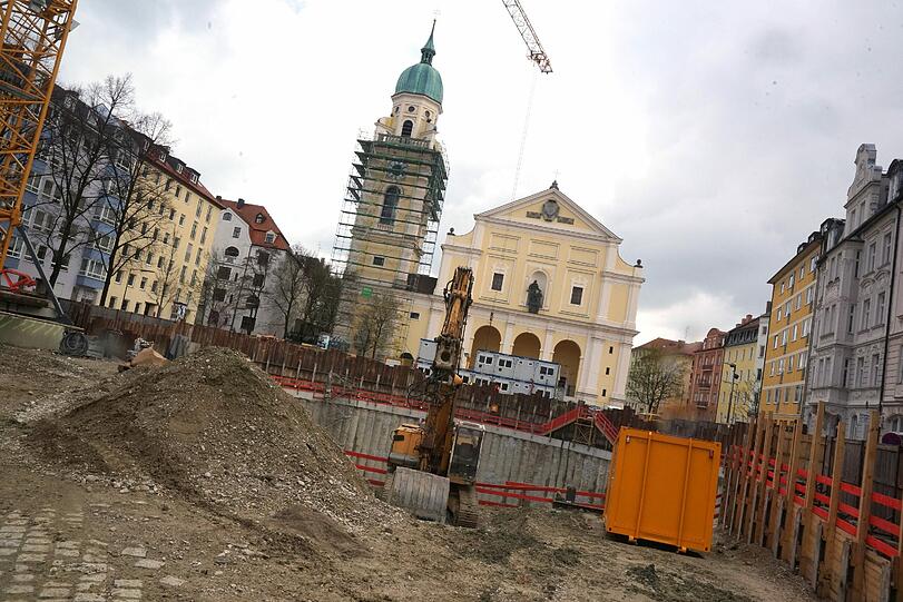 Am Josephsplatz wird vorerst weiter gebaut. Es soll noch ein neues Gutachten geben.