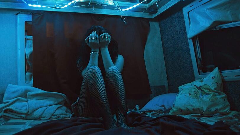 Der Film ,,Lovemobil" thematisiert die Prostitution in mobilen Wohnwagen an den Rändern deutscher Landstraßen.