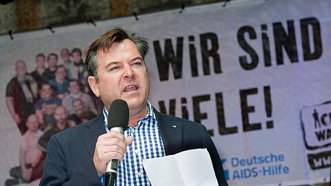 &bdquo;Ich werde ich alles tun, um Horst Seehofer zu überzeugen.&ldquo; Josef Schmid, hier beim Christopher-Street-Day 2012 auf dem Marienplatz.