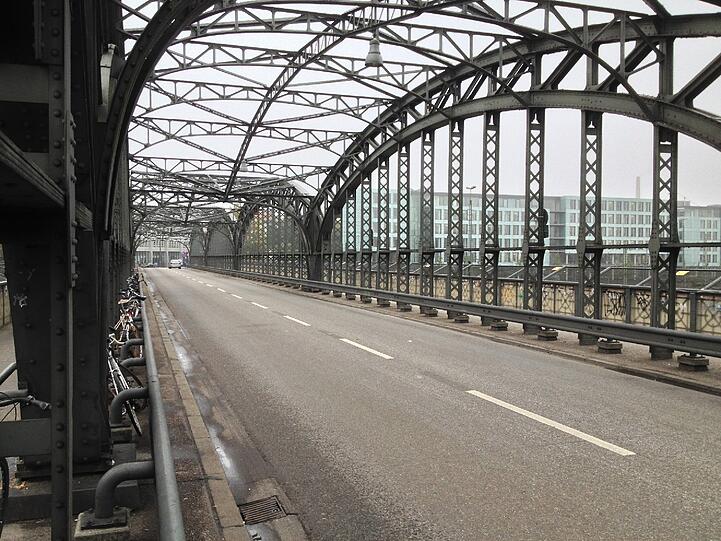 Polizeieinsatz an der Hackerbrücke (Symbolbild)