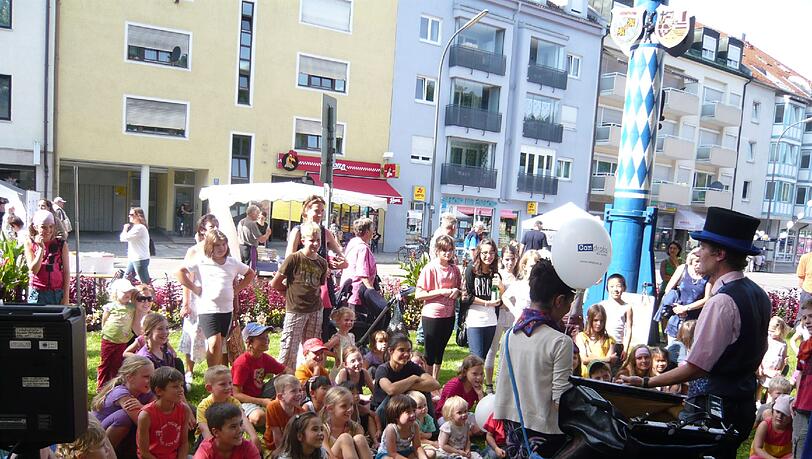 Bevor die Saison ganz vorbei ist, wird in Berg am Laim noch ein großes Straßenfest gefeiert. Bevor die Saison ganz vorbei ist, wird in Berg am Laim noch ein großes Straßenfest gefeiert.