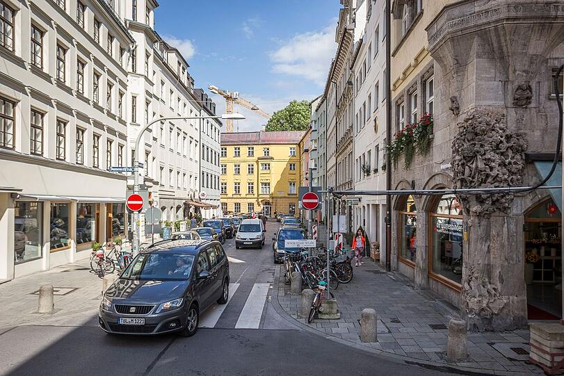 Die Brunnstraße vorher...